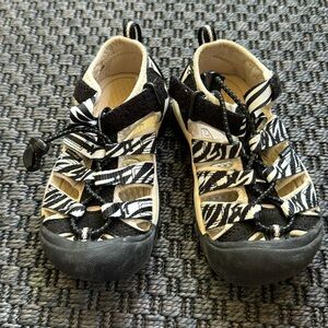 Keen size 10us little kids waterproof sandals